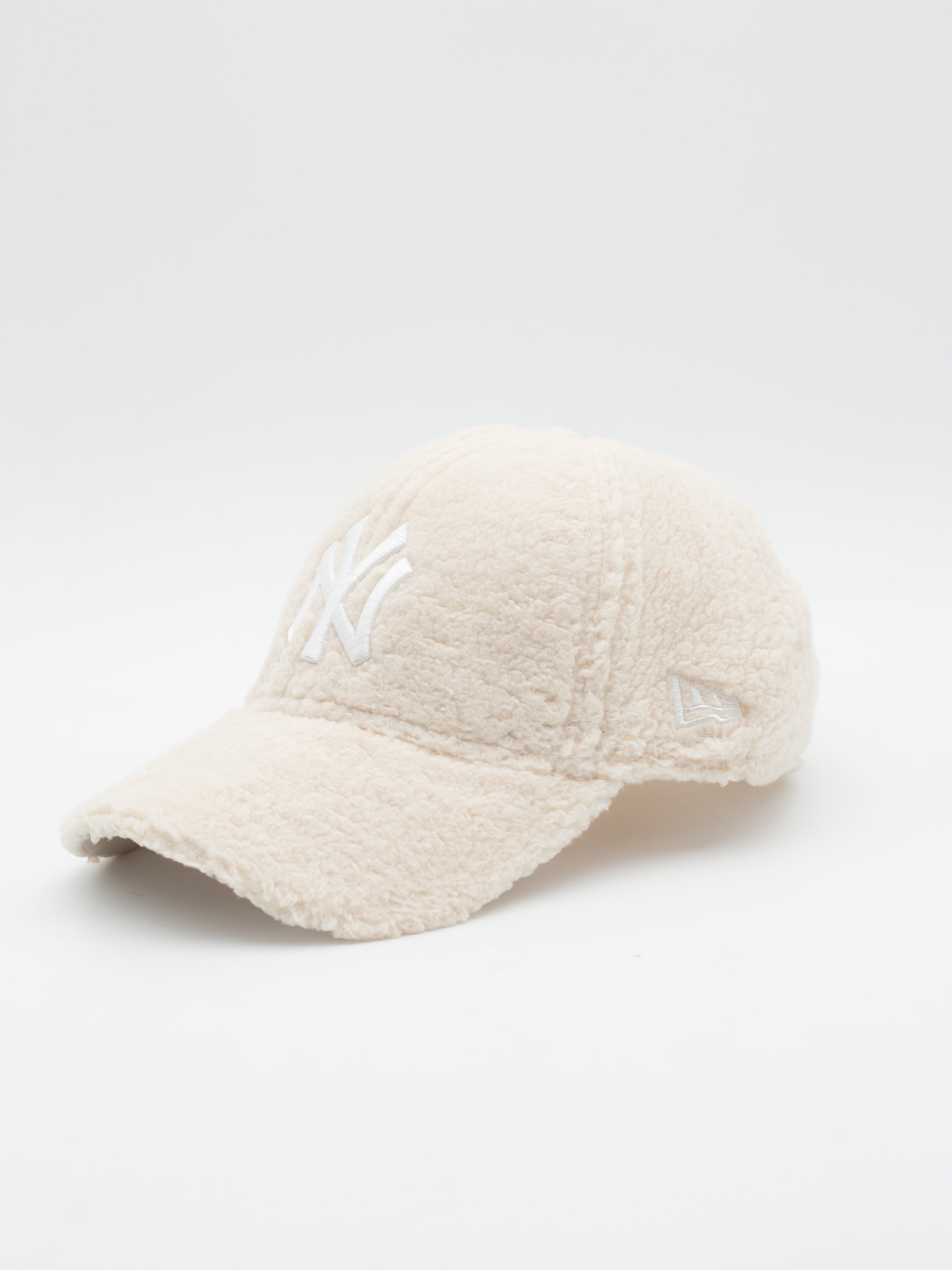 9FORTY Teddy New York Yankees Beige - La Tienda de las Gorras