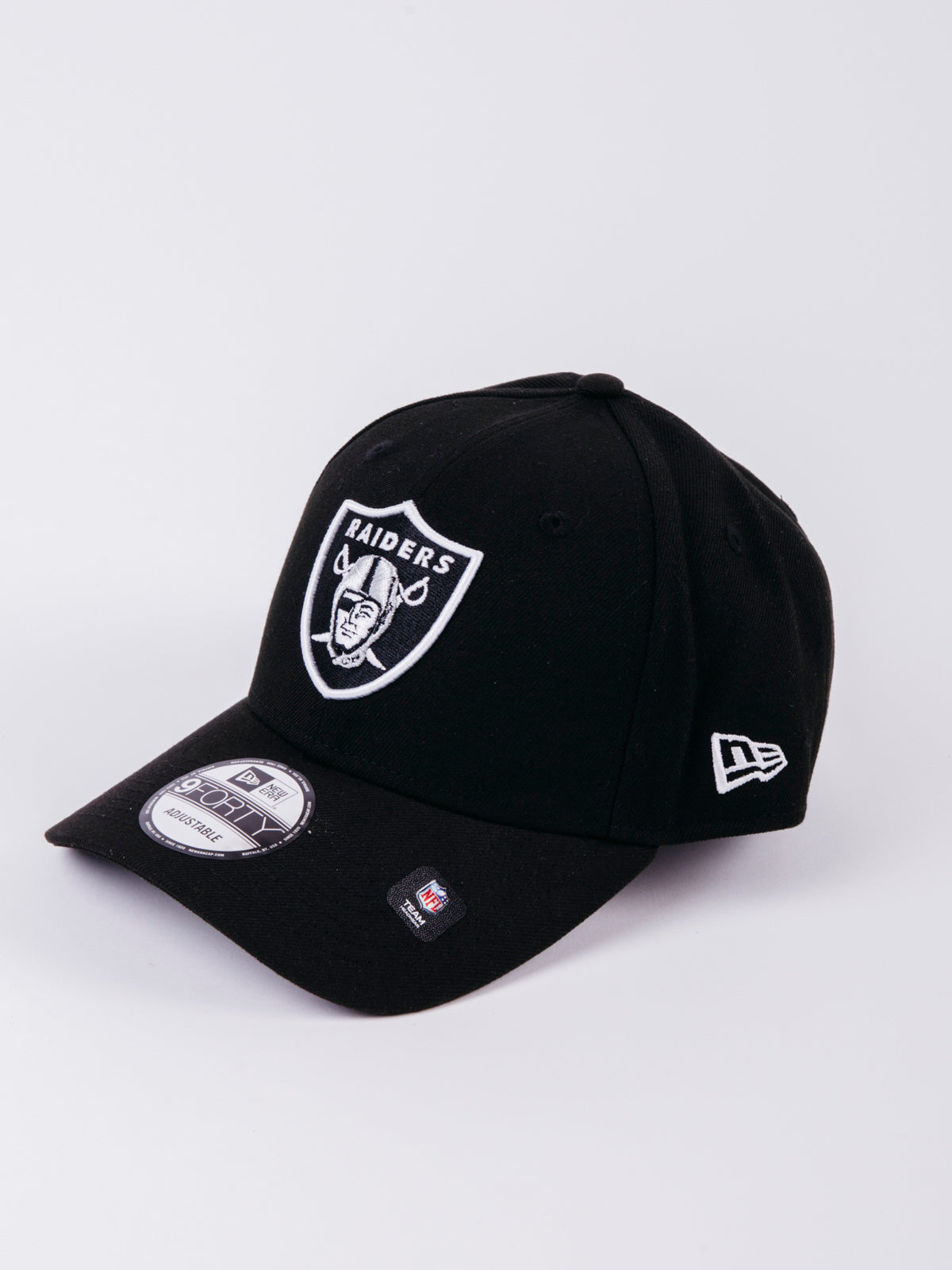 gorra negra raiders ajustable