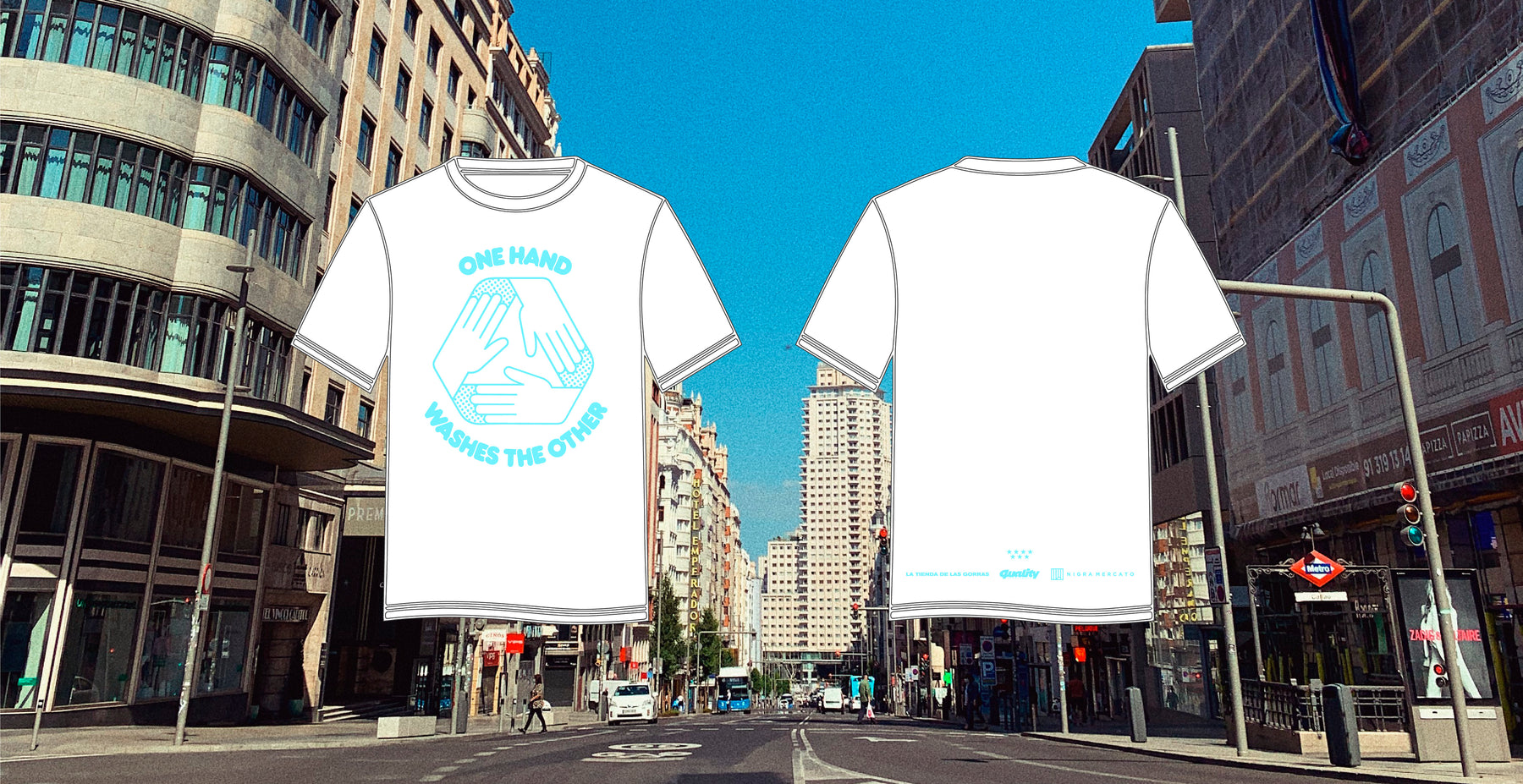 CAMISETA "ONE HAND WASHES THE OTHER"