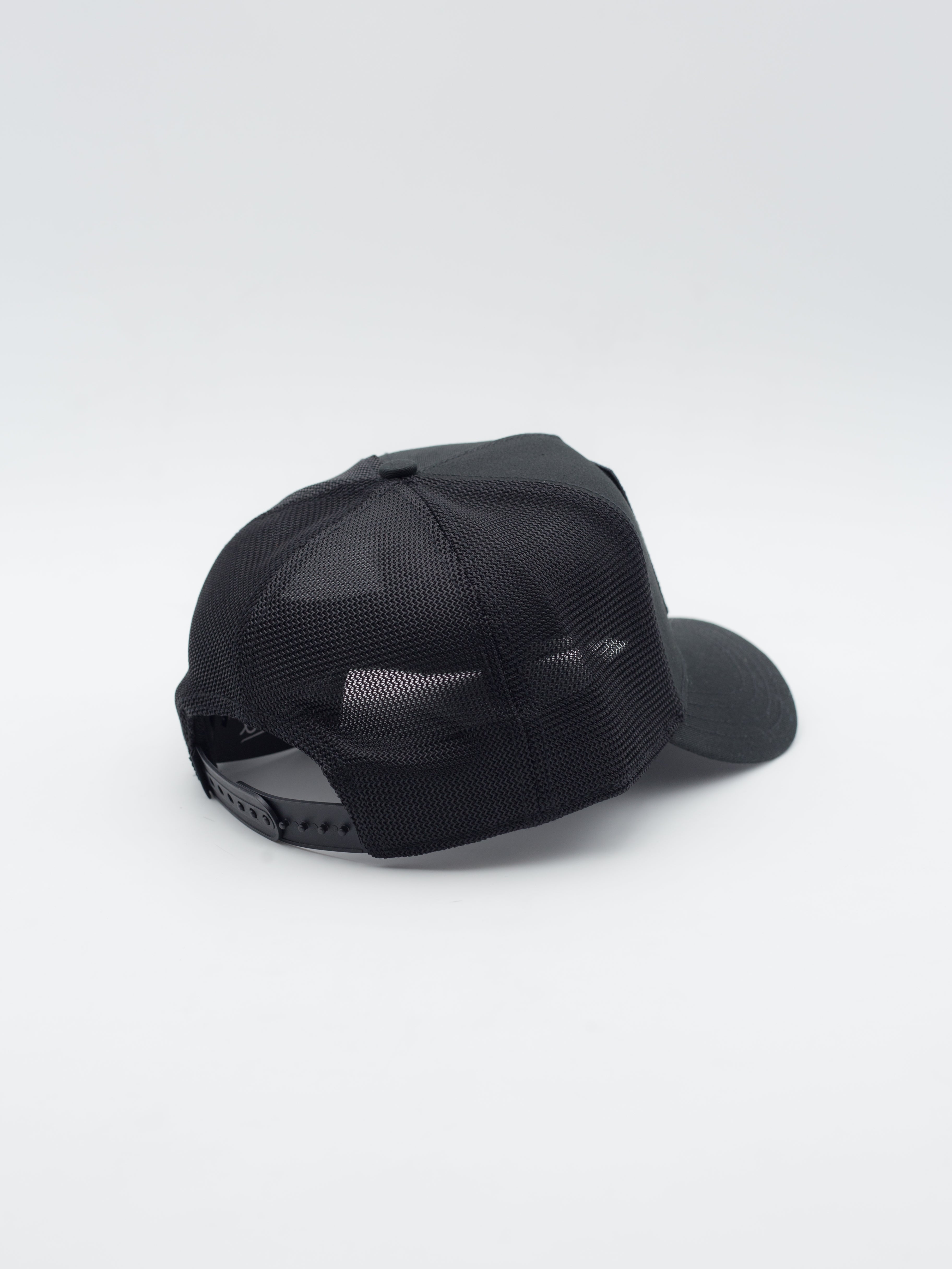V2 Jackal Trucker Black 