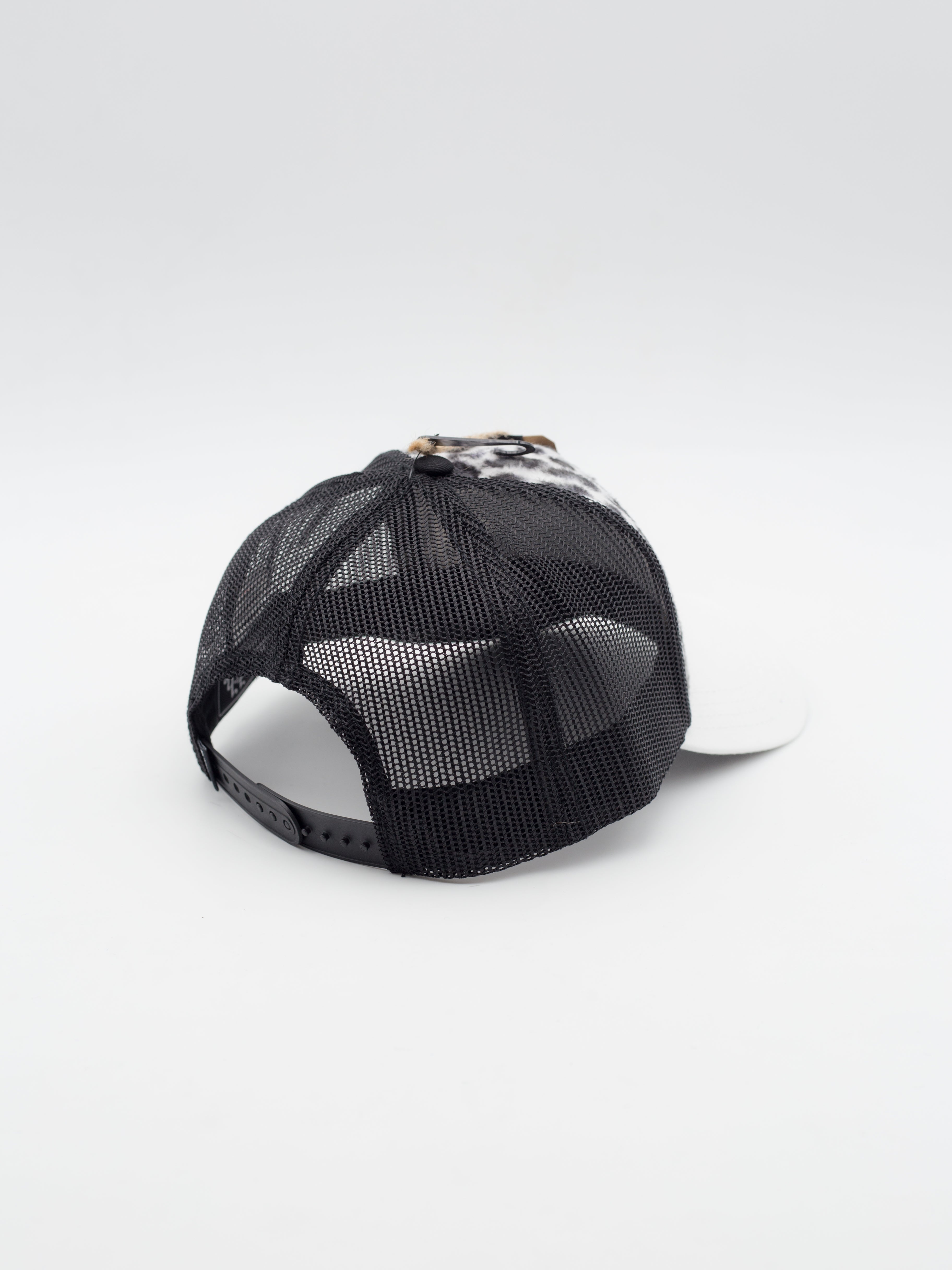 LEOFUR/E Trucker Black/White