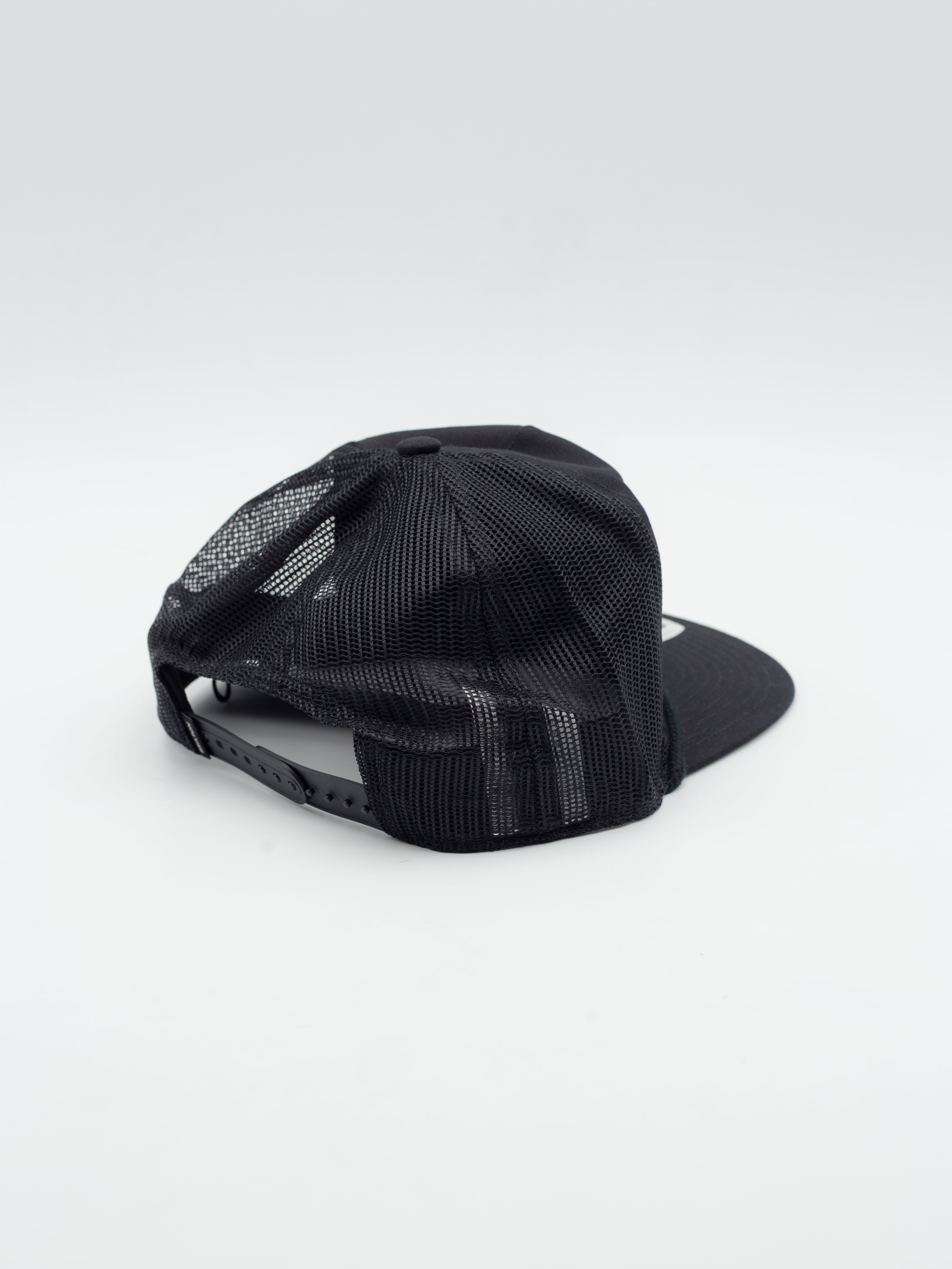 Chains NP HP Trucker Black