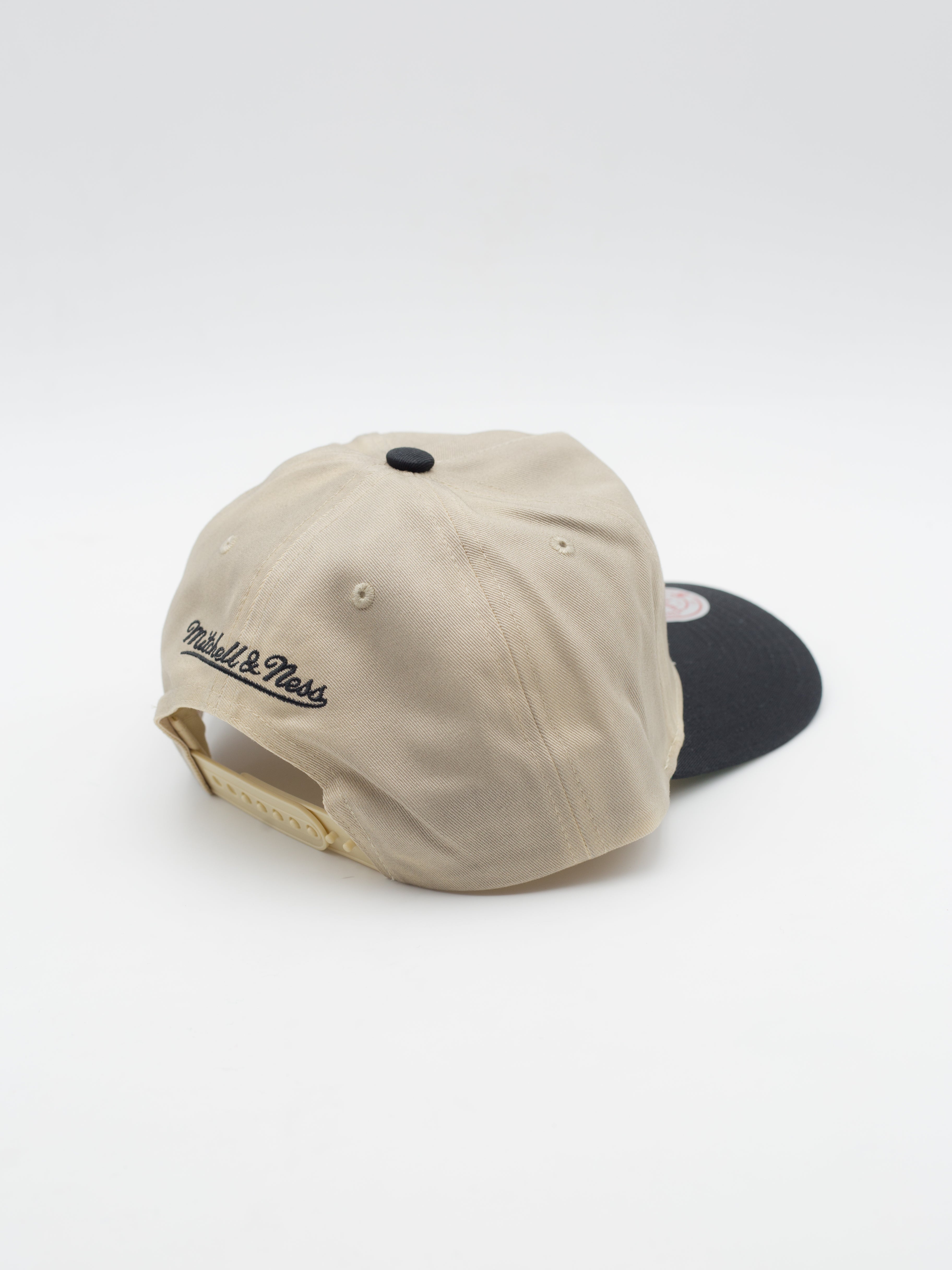 The Caddy Fit Retro Roots Deadstock Vancouver Grizzlies Snapback
