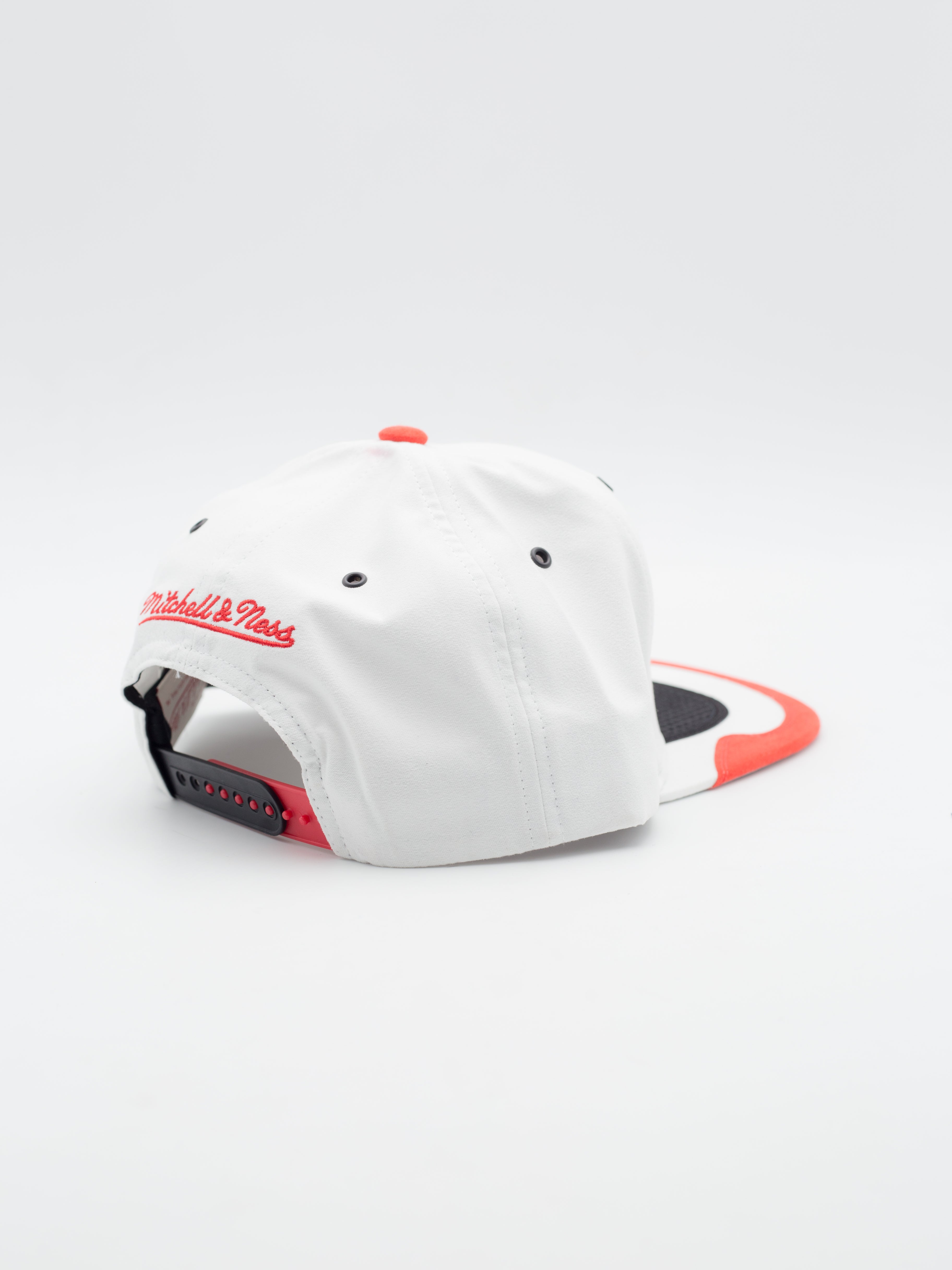 Day 4 Chicago Bulls Snapback White/Red - La Tienda de las Gorras