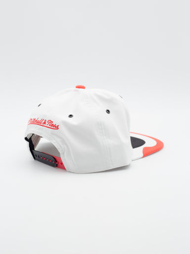 Day 4 Chicago Bulls Snapback White/Red - La Tienda de las Gorras