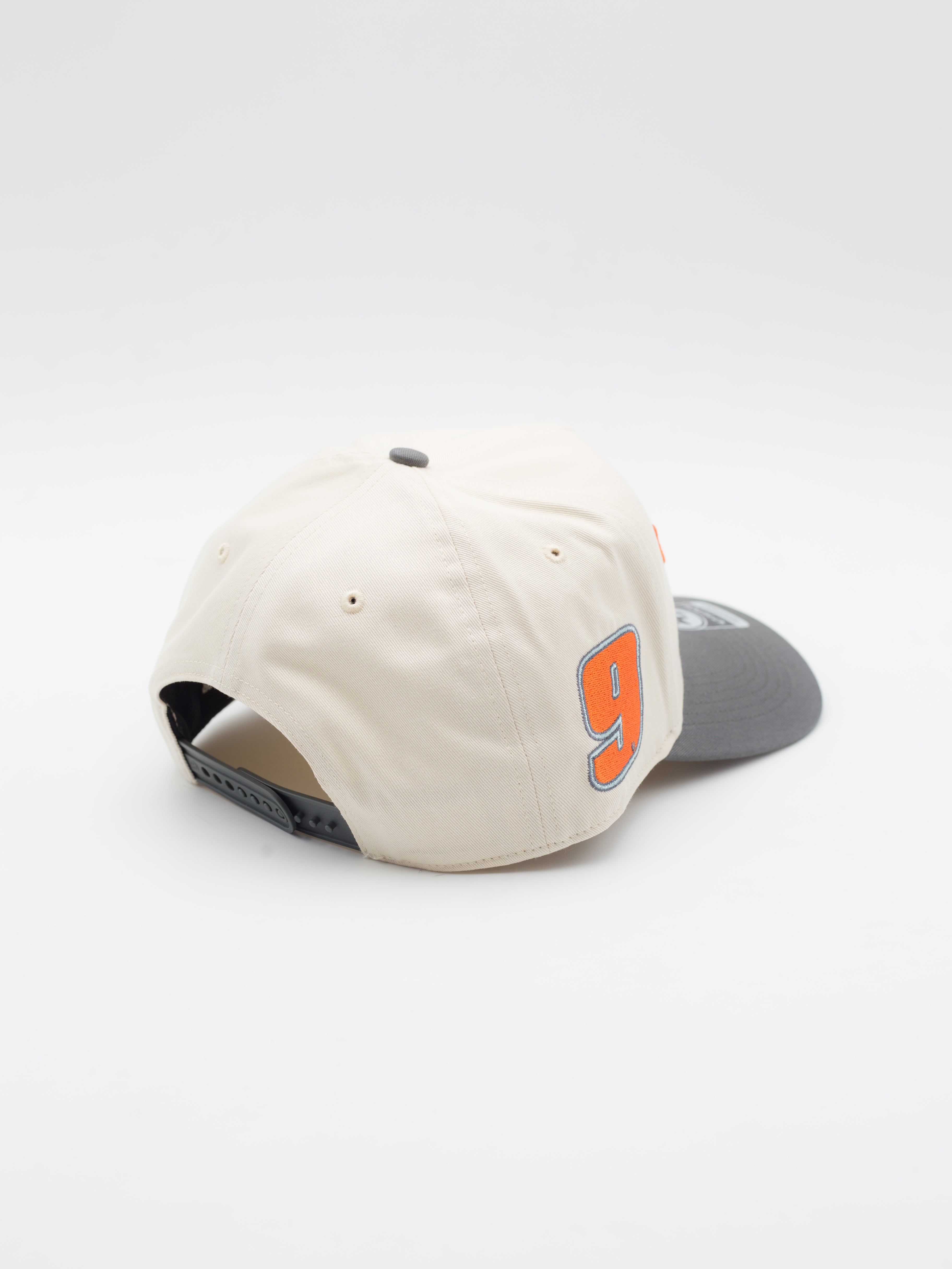 HITCH Nascar Hooters Natural/Grey
