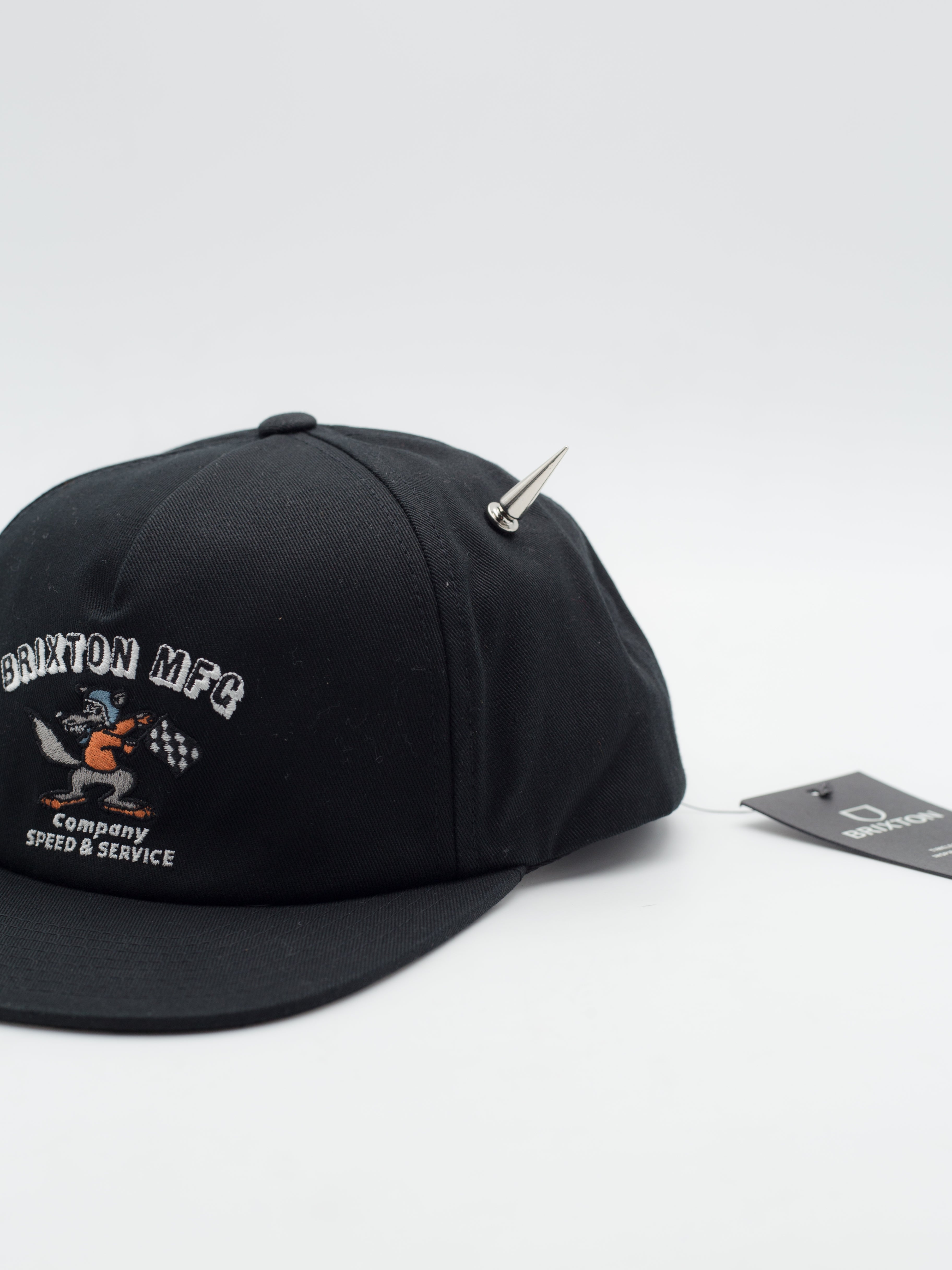 Pincho metálico decoración gorra - La Tienda de las Gorras