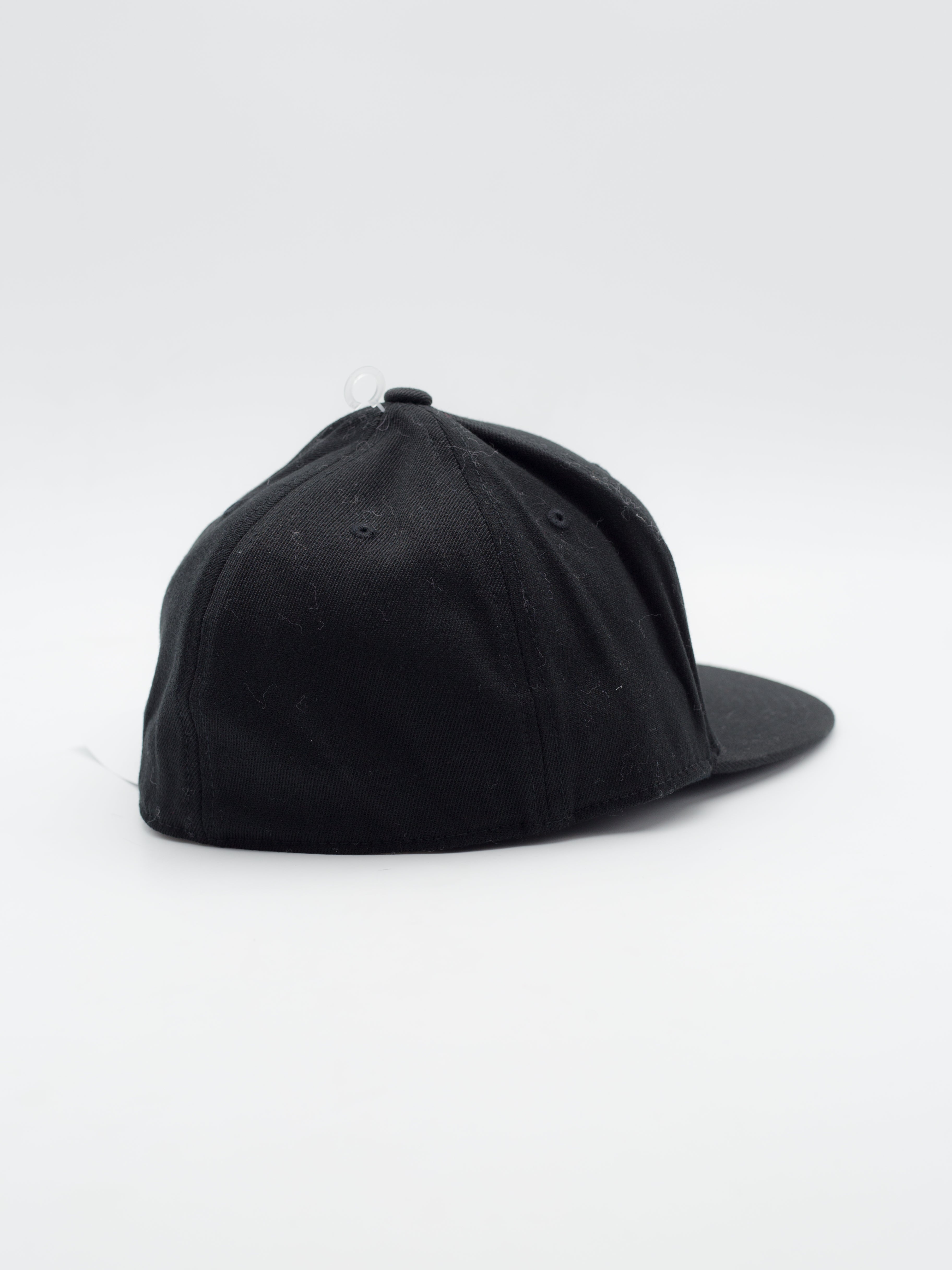 Flexfit Flat Peak Baseball Cap Black - La Tienda de las Gorras