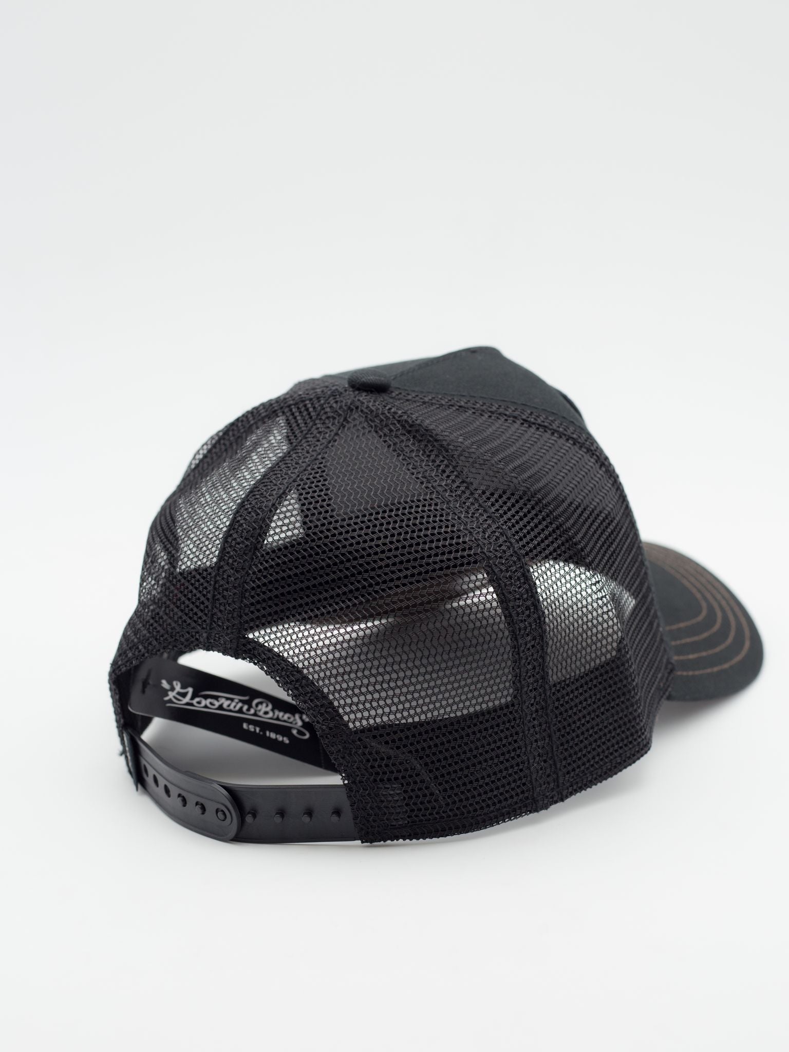 The Giraffe Black Trucker - La Tienda de las Gorras