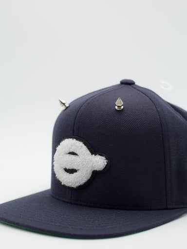 Pincho metálico decoración gorra - La Tienda de las Gorras