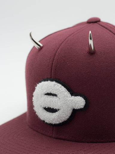 Cuerno metálico decoración gorra - La Tienda de las Gorras