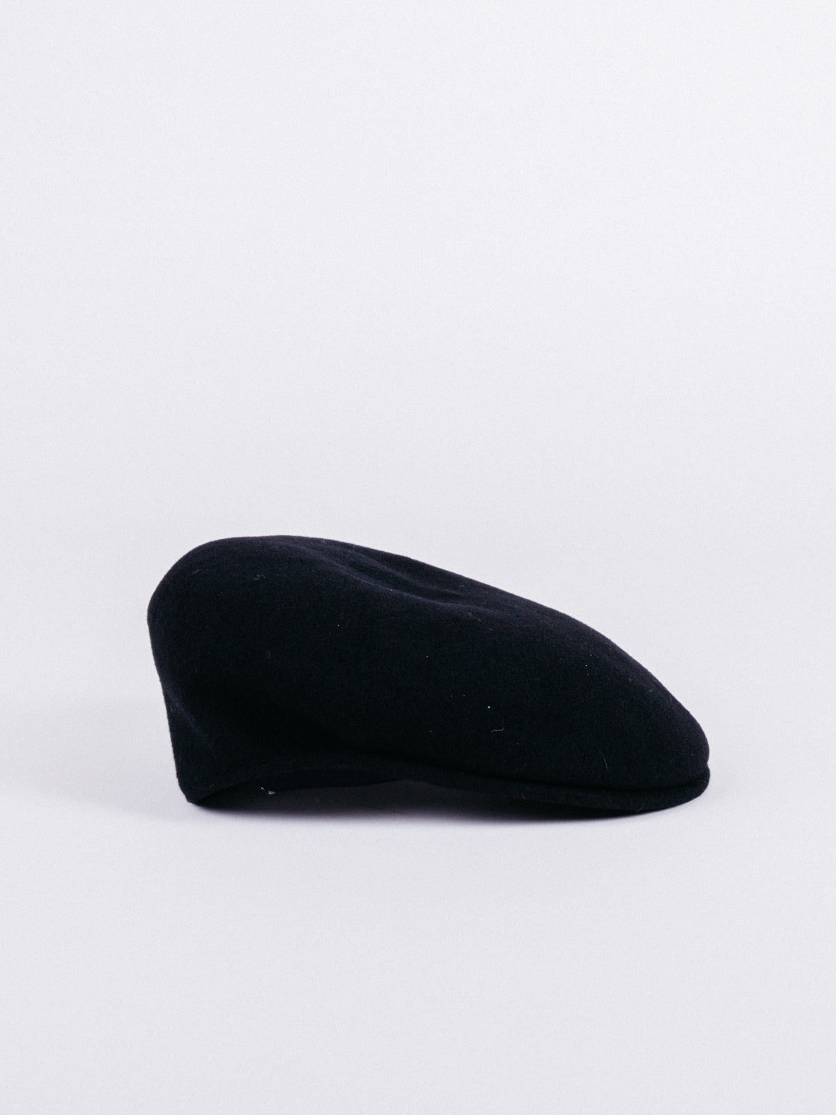 boina 504 Cap Black visera dura lana negro