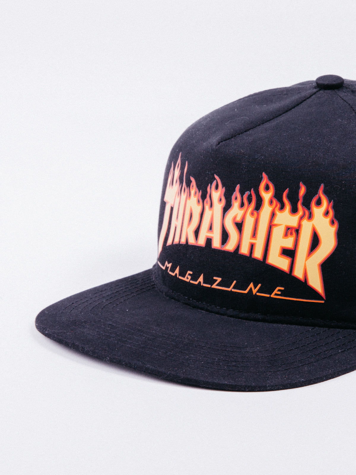 gorra thrasher flame snapback black visera plana negro